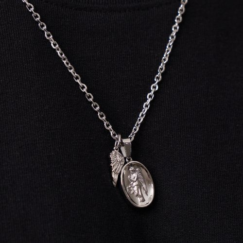 nike pendant silver detail