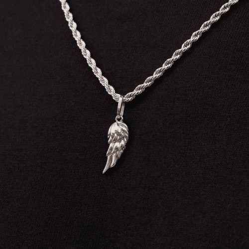 wing pendant s close